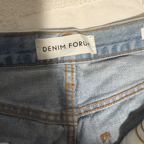 Aritzia Denim Forum “The Yoko Long Short” – Size 26 - Picture 3 of 4